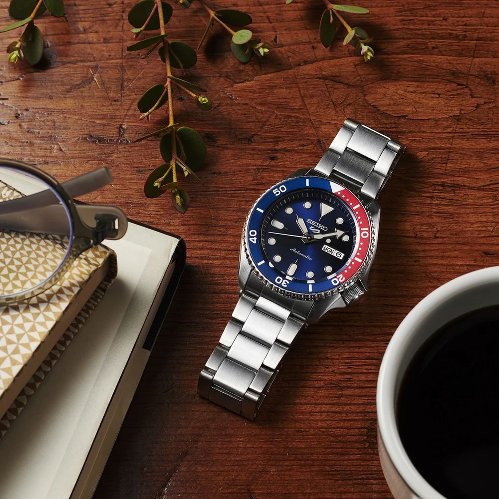 Seiko 5 Sports SKX Series Pepsi — vista 3